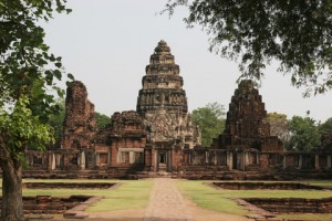 mid_2010-Mar-Thailand-086-Phimai-Die_Tempelanlage